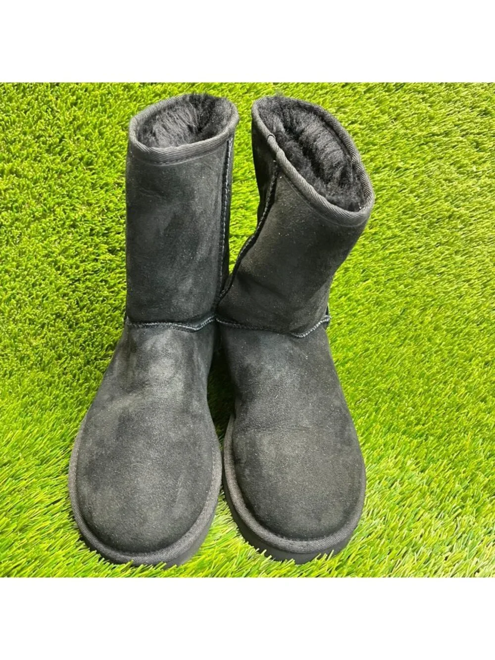 UGG Classic Short II Womens Size 8 Black Outdoor Working Sheepskin Suede Boots